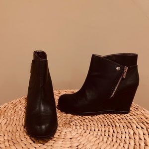 Kenneth Cole black leather wedge heel bootie